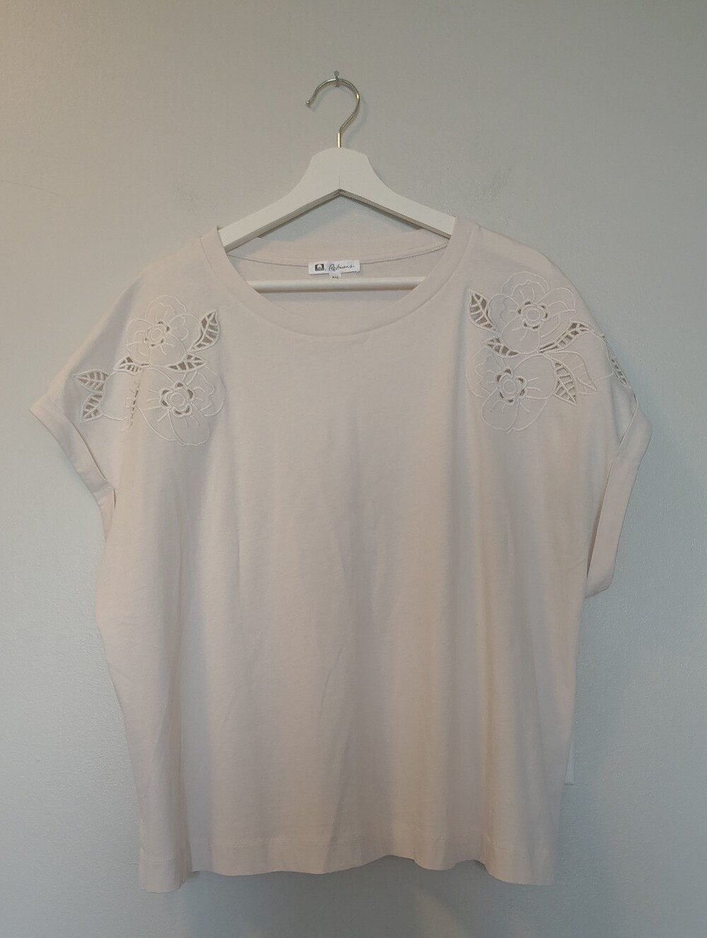 NWOT Off-white 100% Cotton Floral Cutout Top